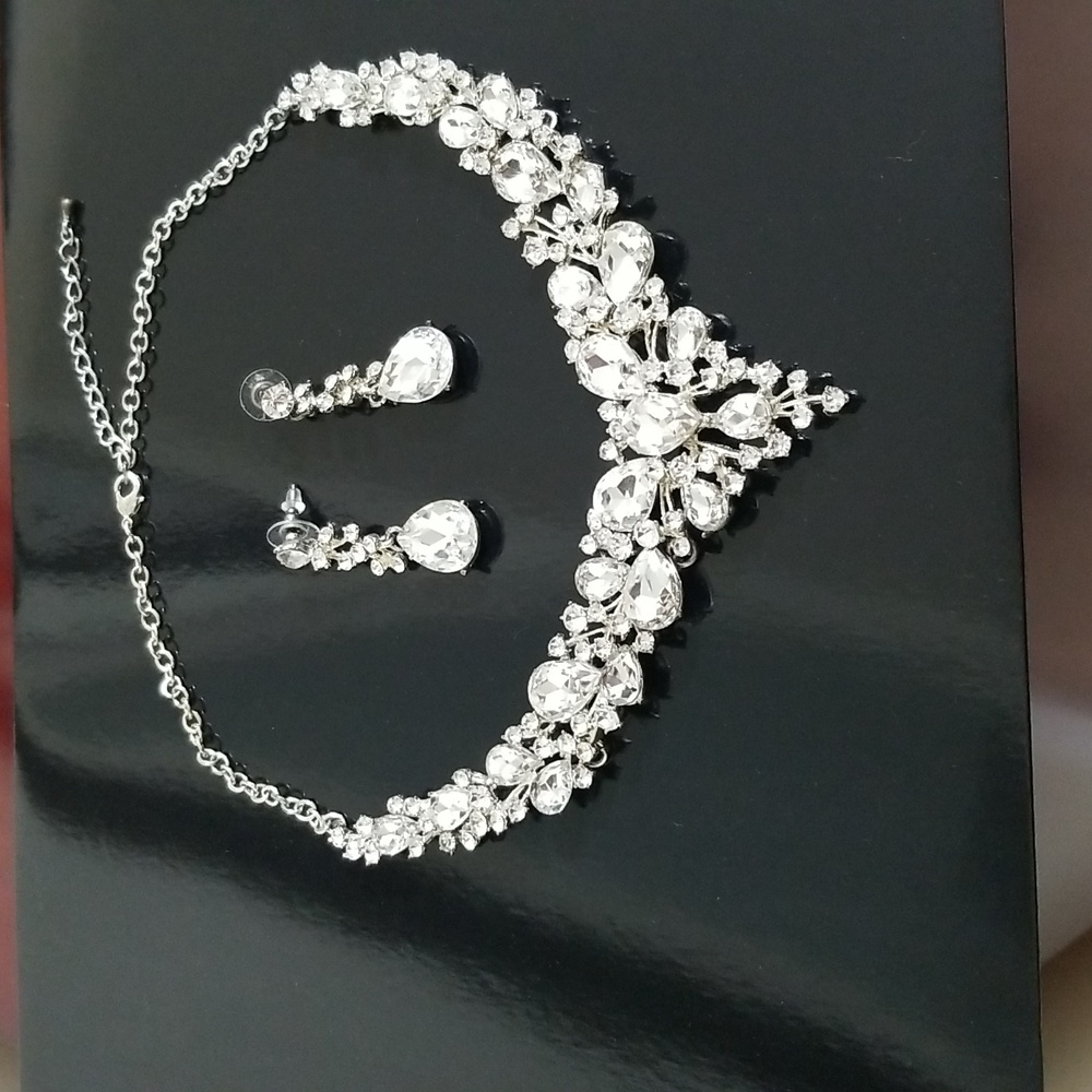 New Bridal Austrian Crystal Necklace & Earrings